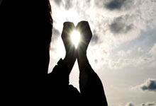 杏彩体育官网：时隔8年无缘季后赛！76人遭热火三杀7连败 拥三巨头打出最差赛季.